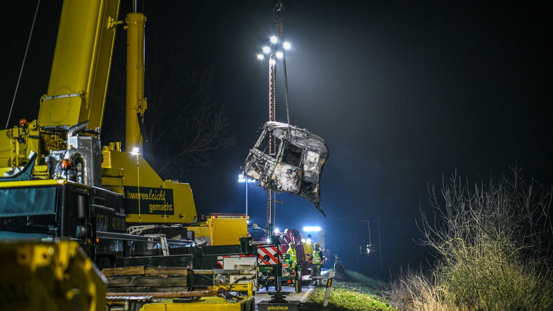 Unfall mit Tanklaster und Stadtbahn