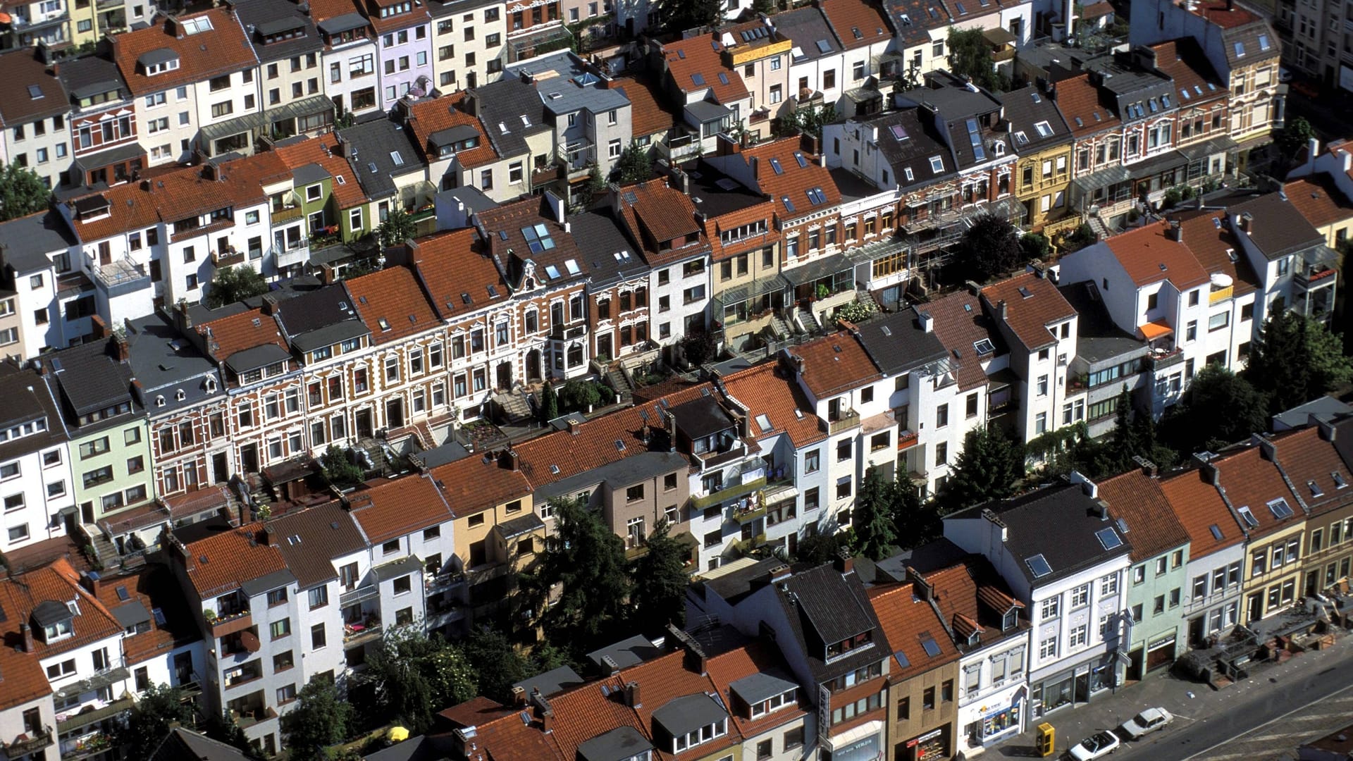 Häuserreihen der Bremer Neustadt (Archivfoto): Im Süden führt der Stadtteil den Wert pro Quadratmeter unbebauter Grundstücke an.