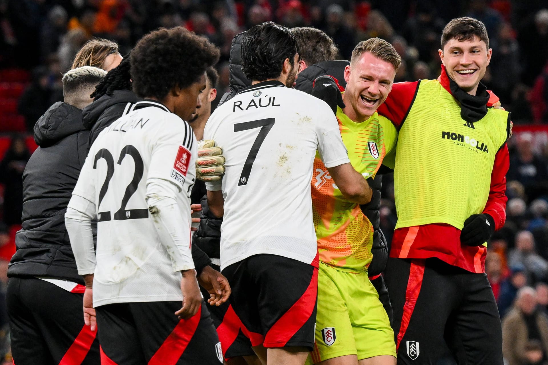 Bernd Leno (Zweiter von rechts): Der Torhüter steht seit 2022 beim FC Fulham unter Vertrag.