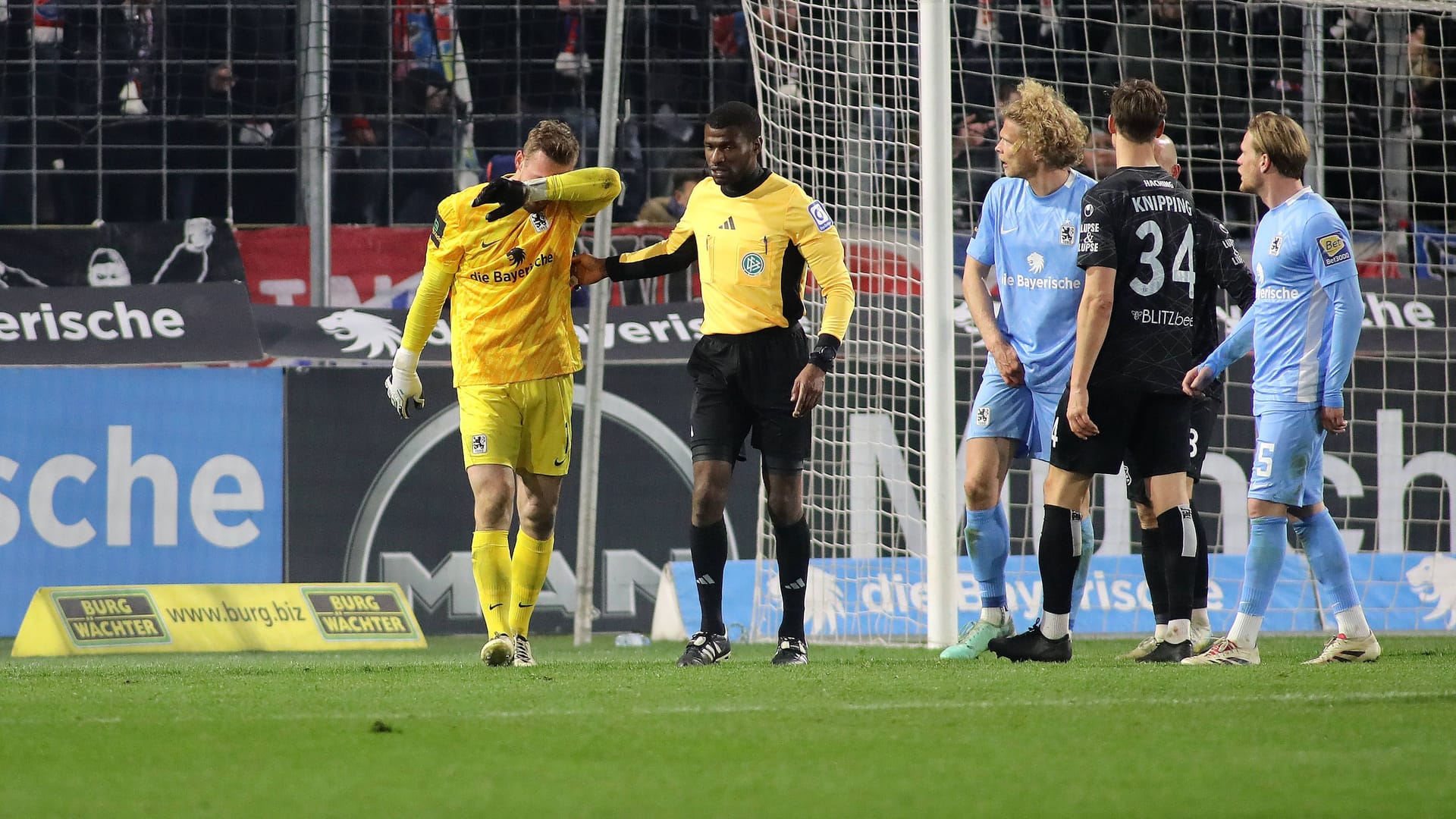 Unter Schock: Marco Hiller (l.) blieb bei dem Vorfall unverletzt.