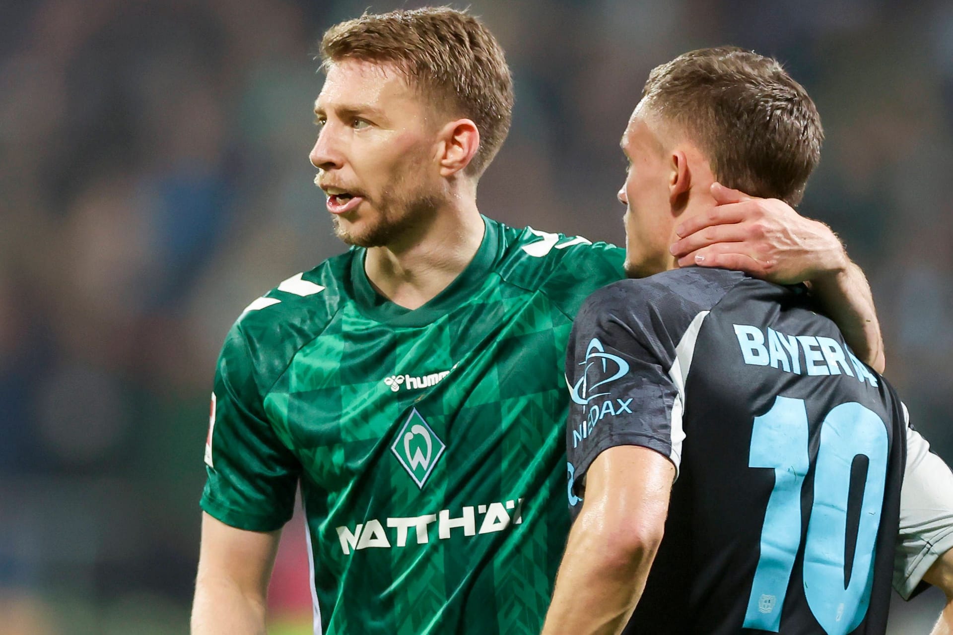 Mitchell Weiser (l.) und Florian Wirtz: Sie kennen sich aus gemeinsamer Zeit in Leverkusen.