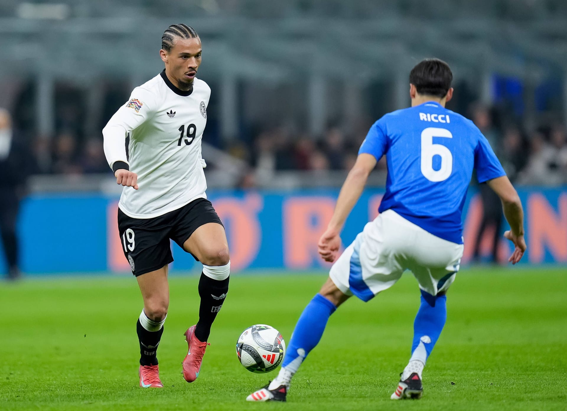 Leroy Sané (bis 82.): In der Anfangsphase der beste deutsche Spieler, startete immer wieder gut in die Tiefe und öffnete so einige Räume. Im Anschluss aber etwas unauffälliger. Machte nach der Pause wieder Betrieb, wenn auch ohne Erfolg. Note 3