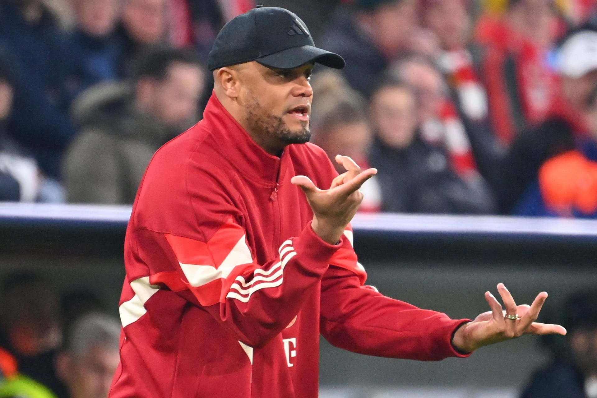 Bayern-Trainer Kompany: Startelf komplett durchgewechselt.