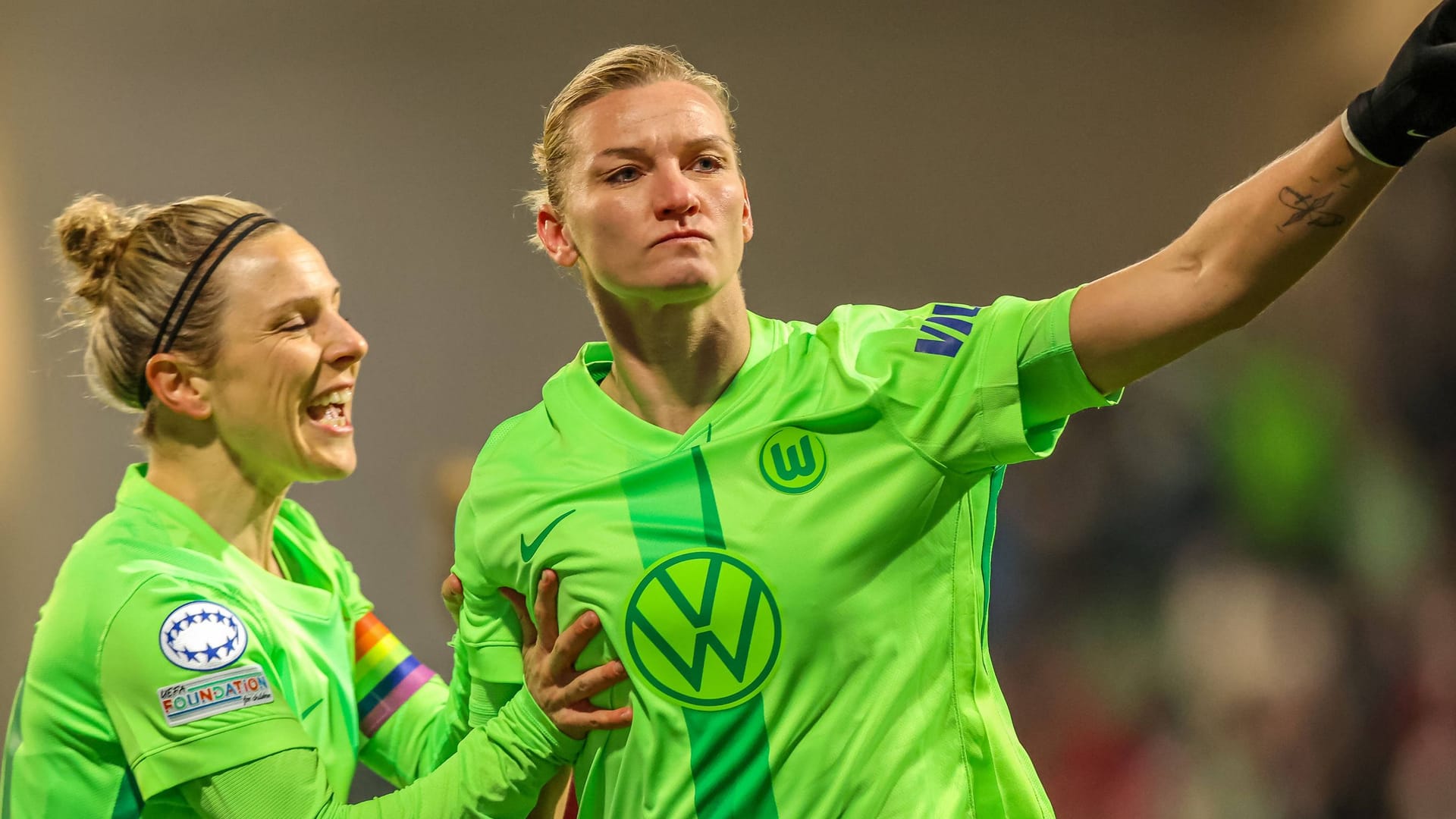 Svenja Huth und Alexandra Popp (r.): Wie weit kommen die "Wölfe"?