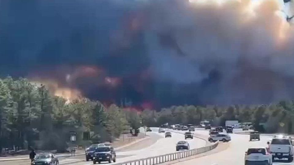 Feuer auf Long Island: Riesige Rauchwolken steigen empor.