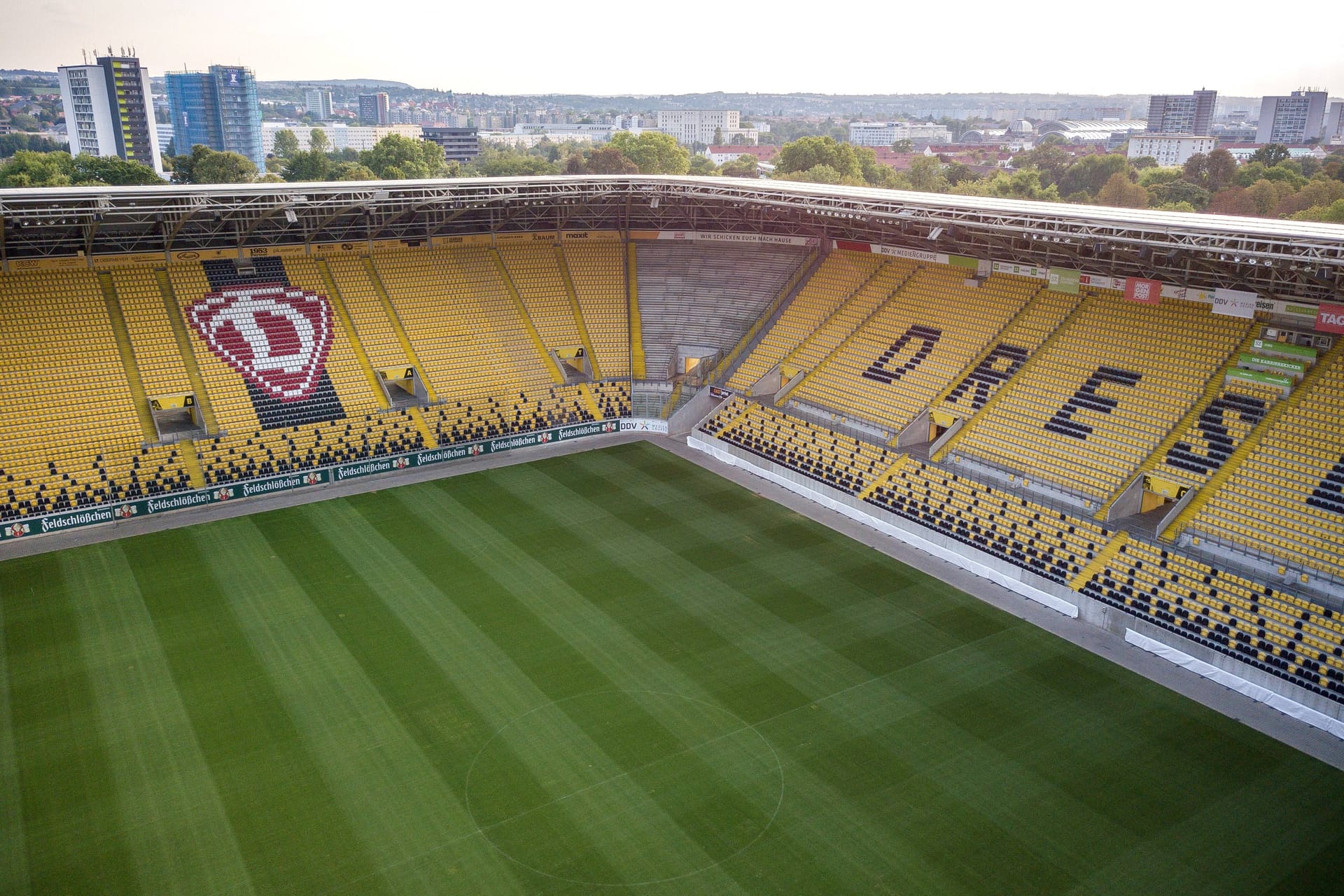 Luftbildaufnahme vom Rudolf-Harbig-Stadion: Viele Besucher kommen auch wegen Dynamo nach Dresden.