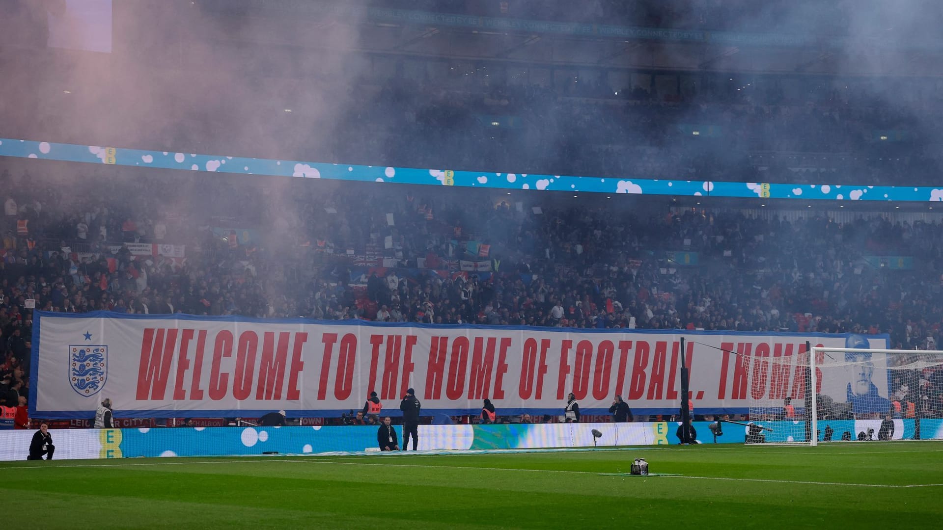 Mit diesem Plakat empfingen die englischen Fans ihren Trainer.