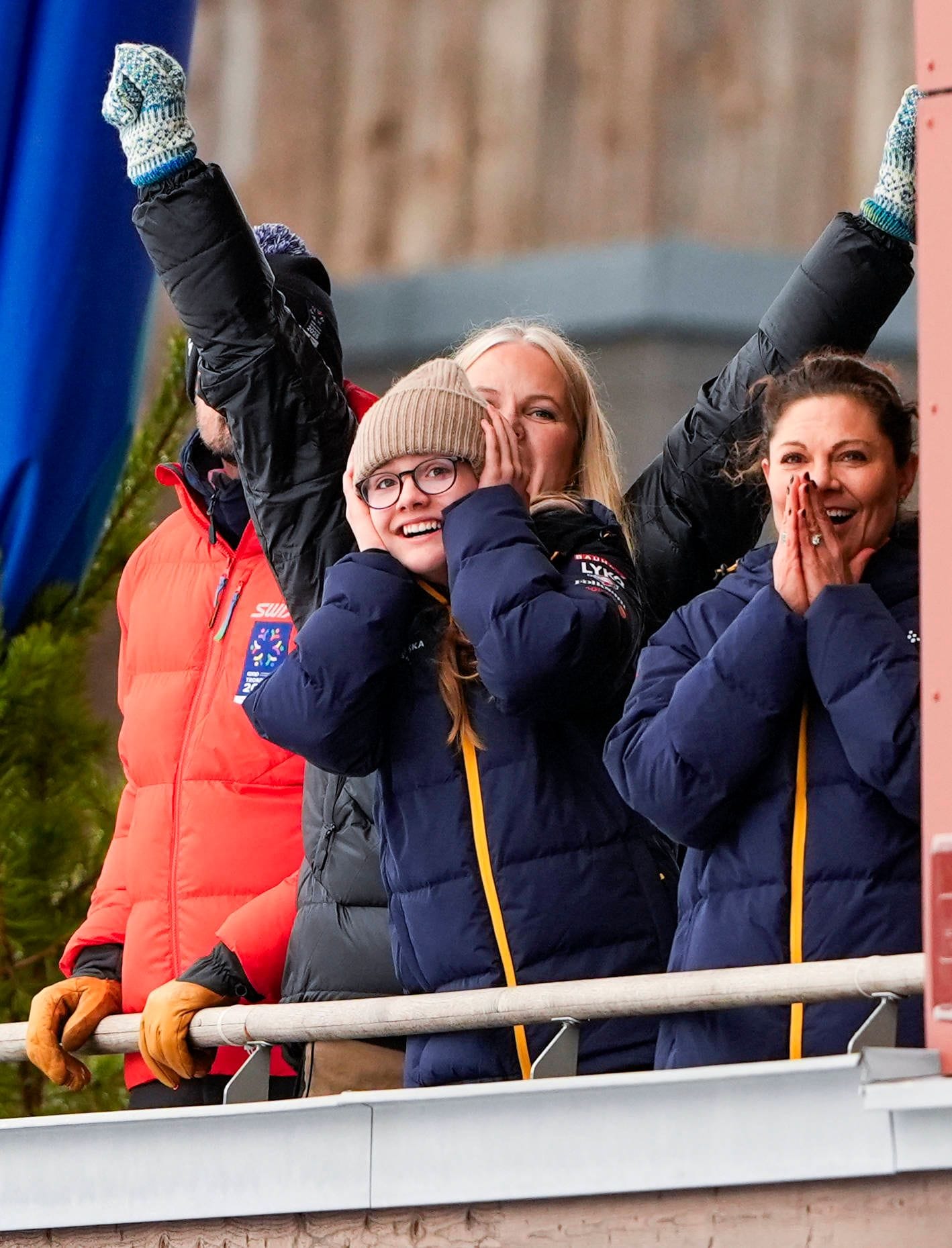 Mette-Marit, Victoria und Estelle bei der FIS 2025.