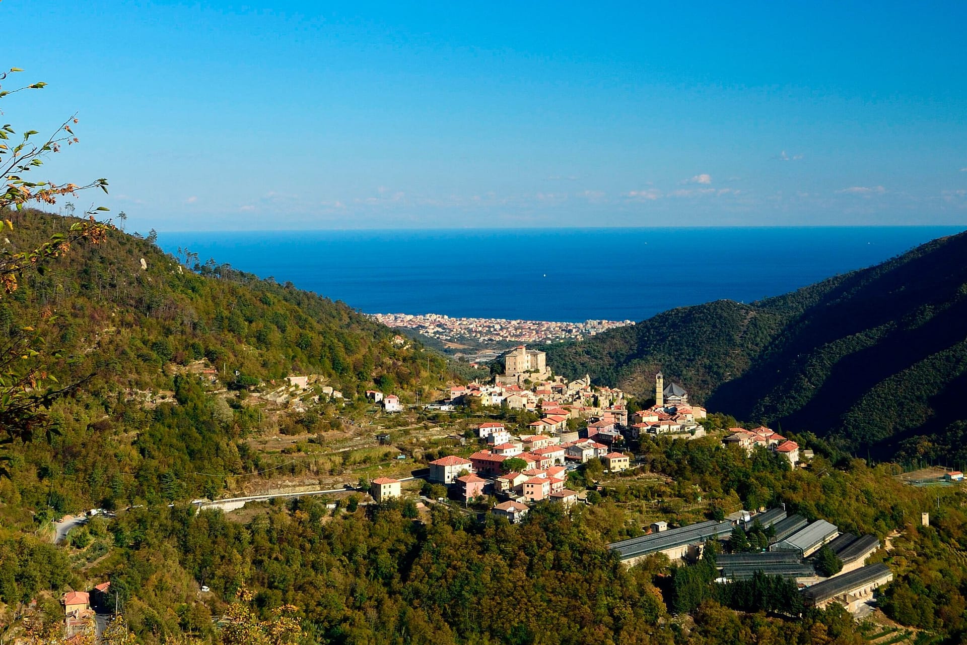 Blick auf Balestrino: Ein verlassenes Juwel Liguriens, das zweimal erbaut wurde.