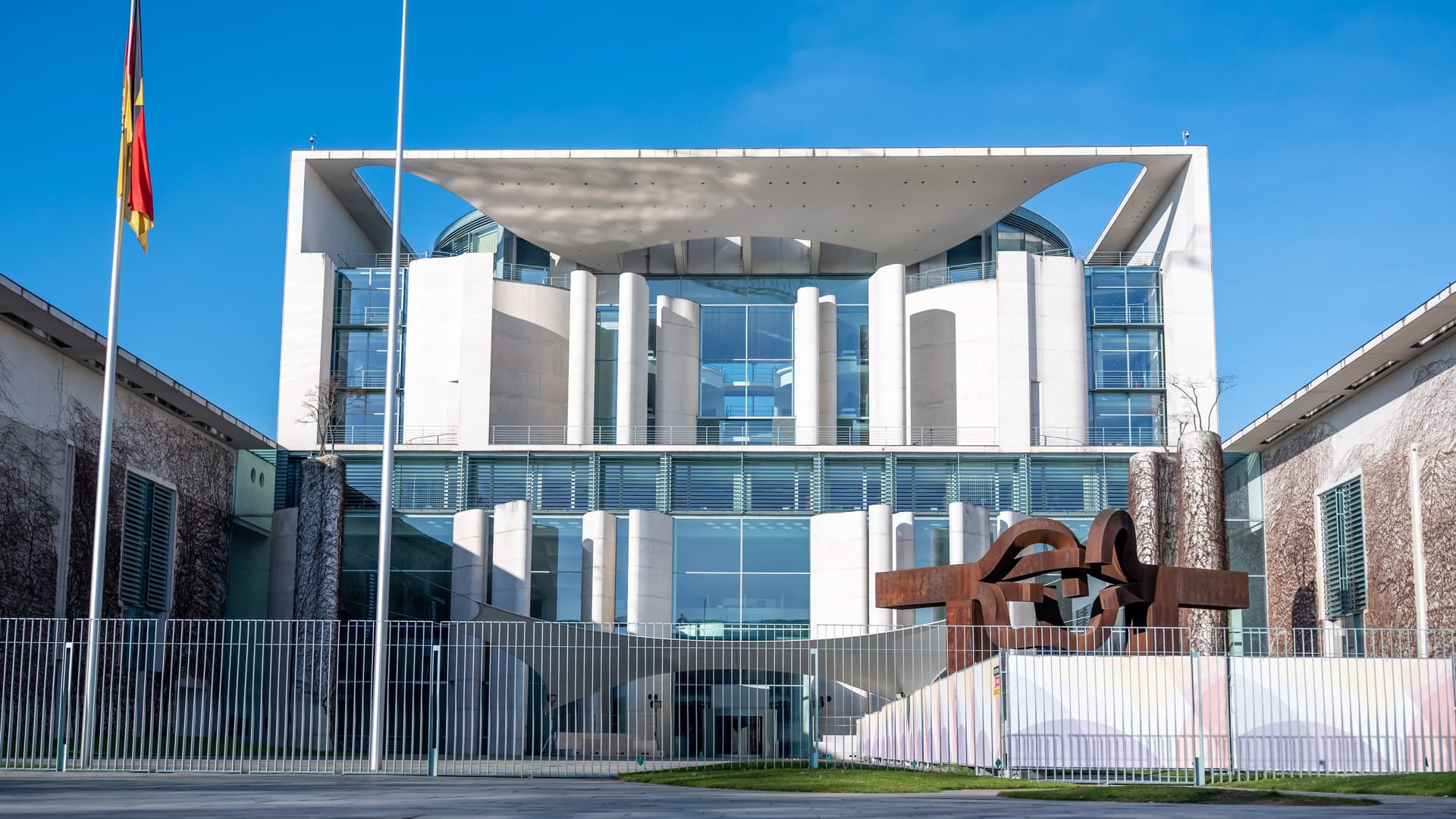 Kanzleramt: Hier haben sich die Spitzenvertreter von Union und SPD auf eine Ausnahme der Schuldenbremse und ein neues Sondervermögen verständigt.