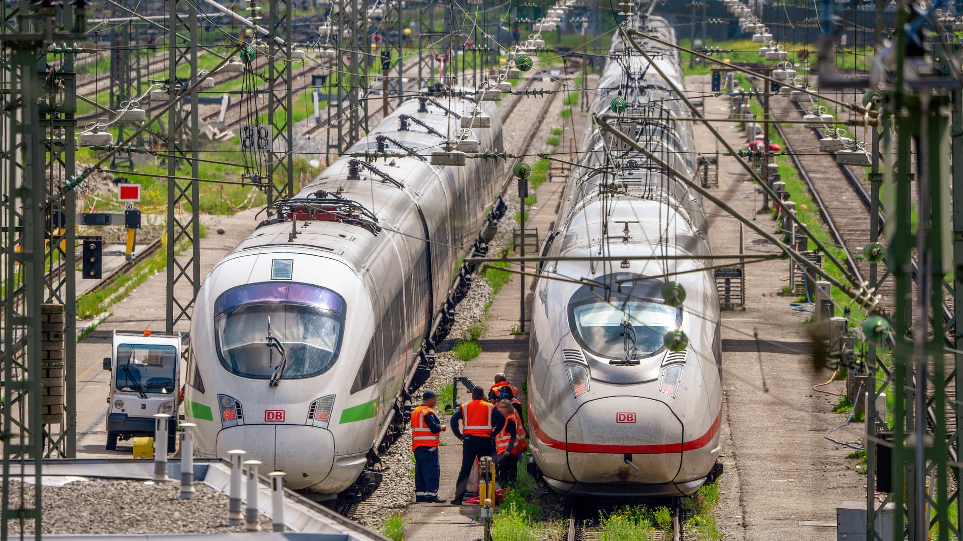 Züge warten in der Nähe des Hauptbahnhofs (Archivbild): Der Vorfall ereignete sich im ICE-Betriebswerk.