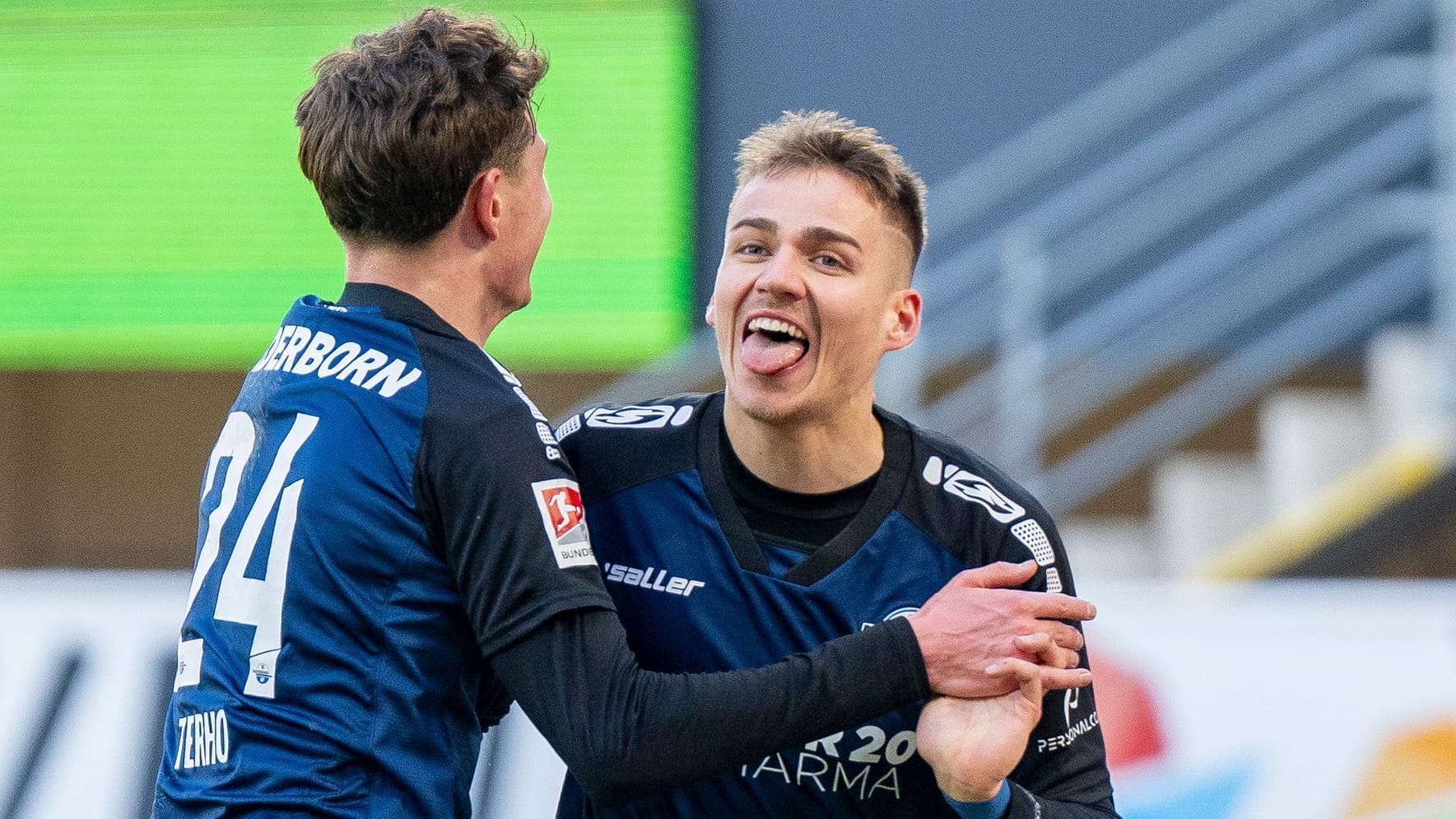 Jubel bei Paderborns Filip Bilbija (r.): Er hat das 1:0 gegen den HSV gemacht.