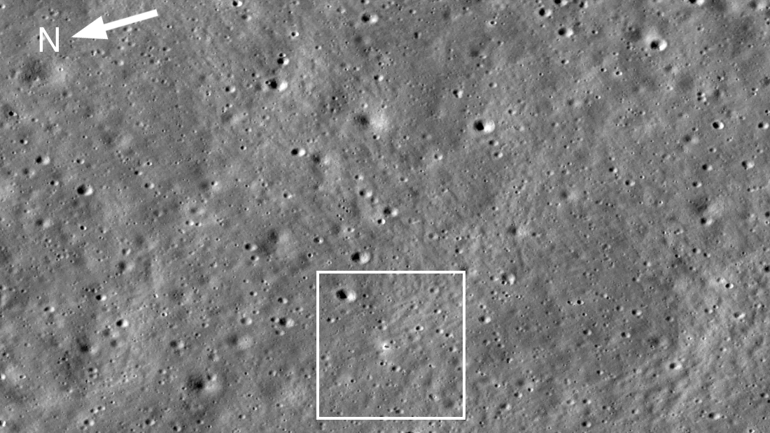 Chandrayaan-3 war 600 Kilometer entfernt vom Südpol des Mondes gelandet. Eine Seite des eingezeichneten weißen Quadrats ist 338 Meter lang.