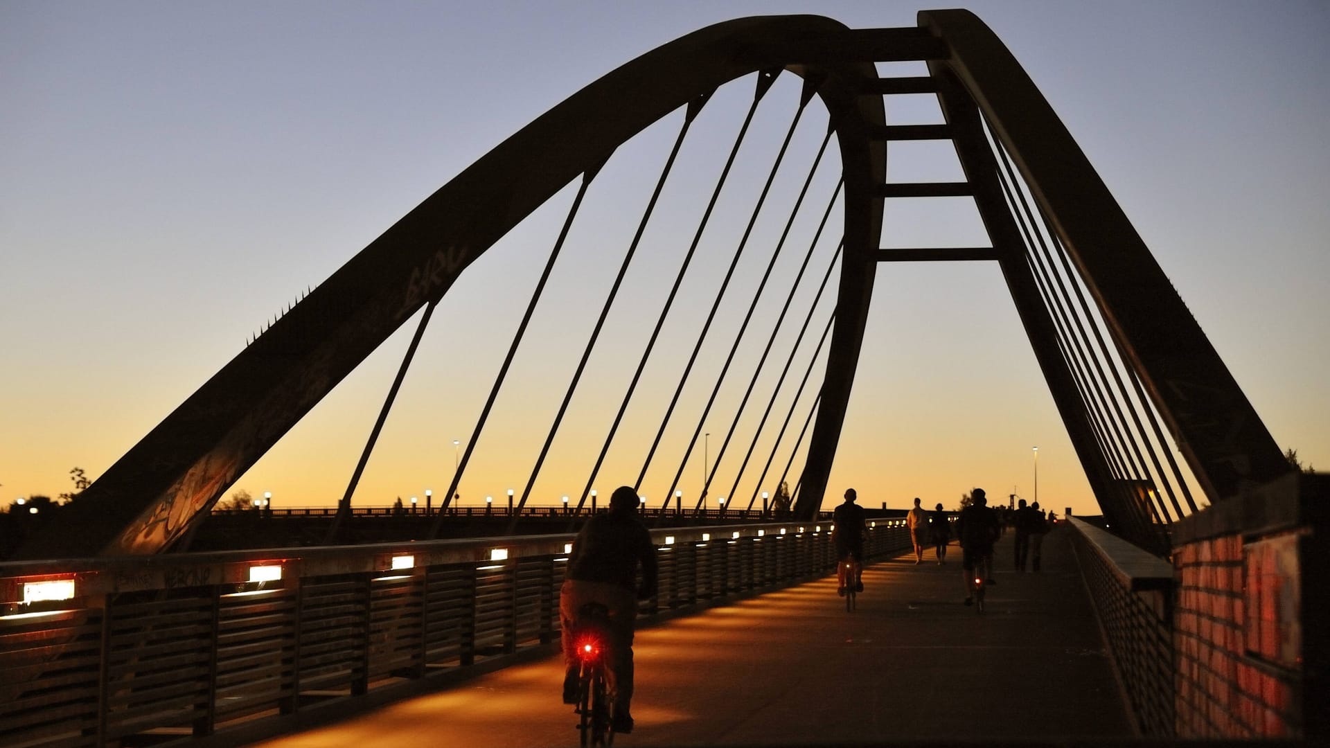 Schwedter Steg bei Sonnenuntergang (Archivbild): Ab dem 17. März ist die Brücke gesperrt.