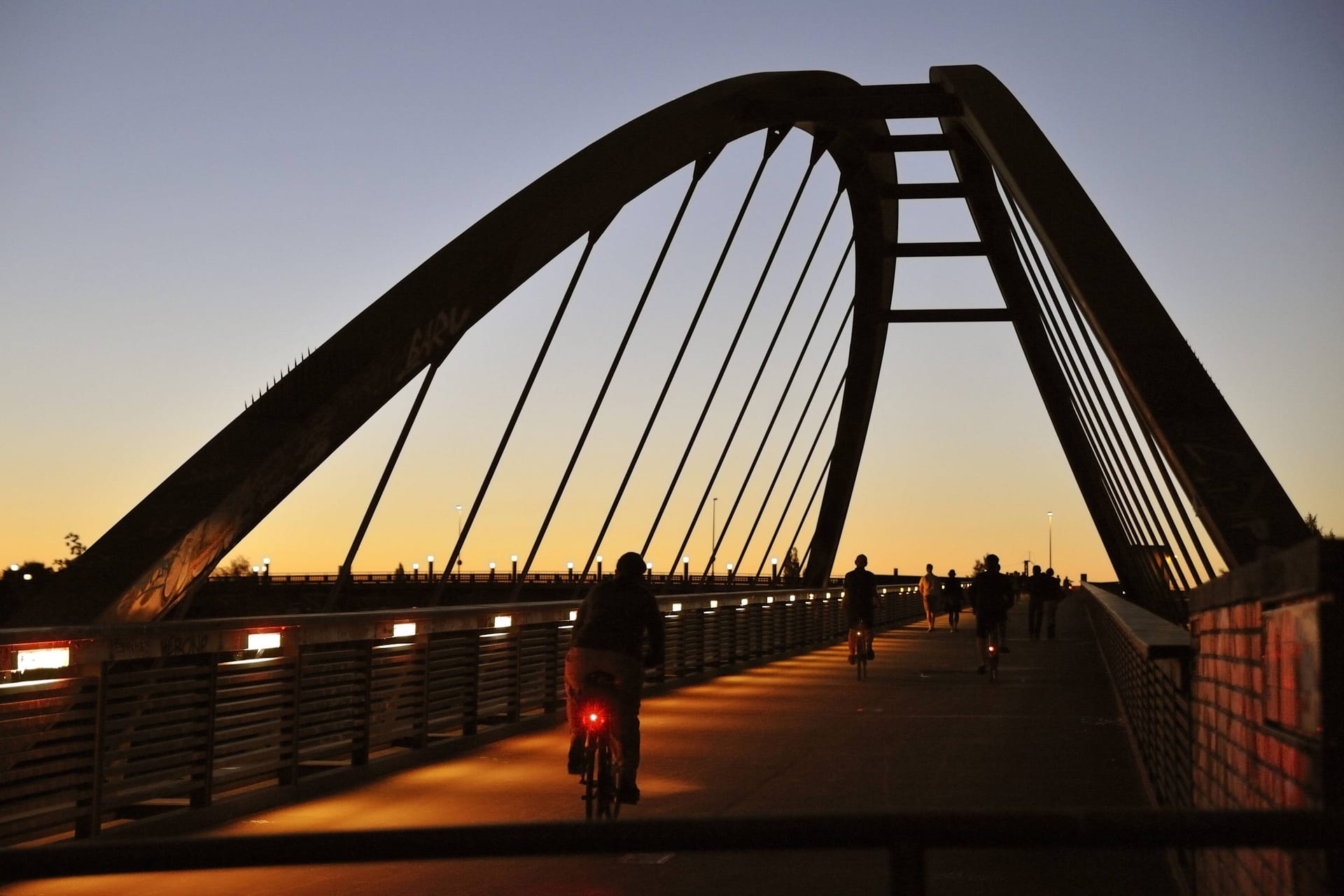 Schwedter Steg bei Sonnenuntergang (Archivbild): Ab dem 17. März ist die Brücke gesperrt.