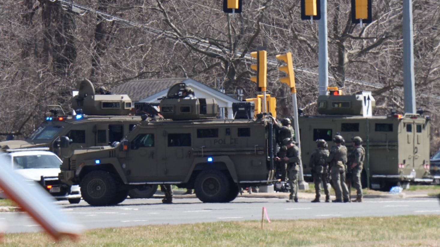 Spezialeinheiten vor dem CIA-Hauptquartier in Langley, Virginia: Ob Menschen zu Schaden gekommen sind, ist bisher nicht bekannt.