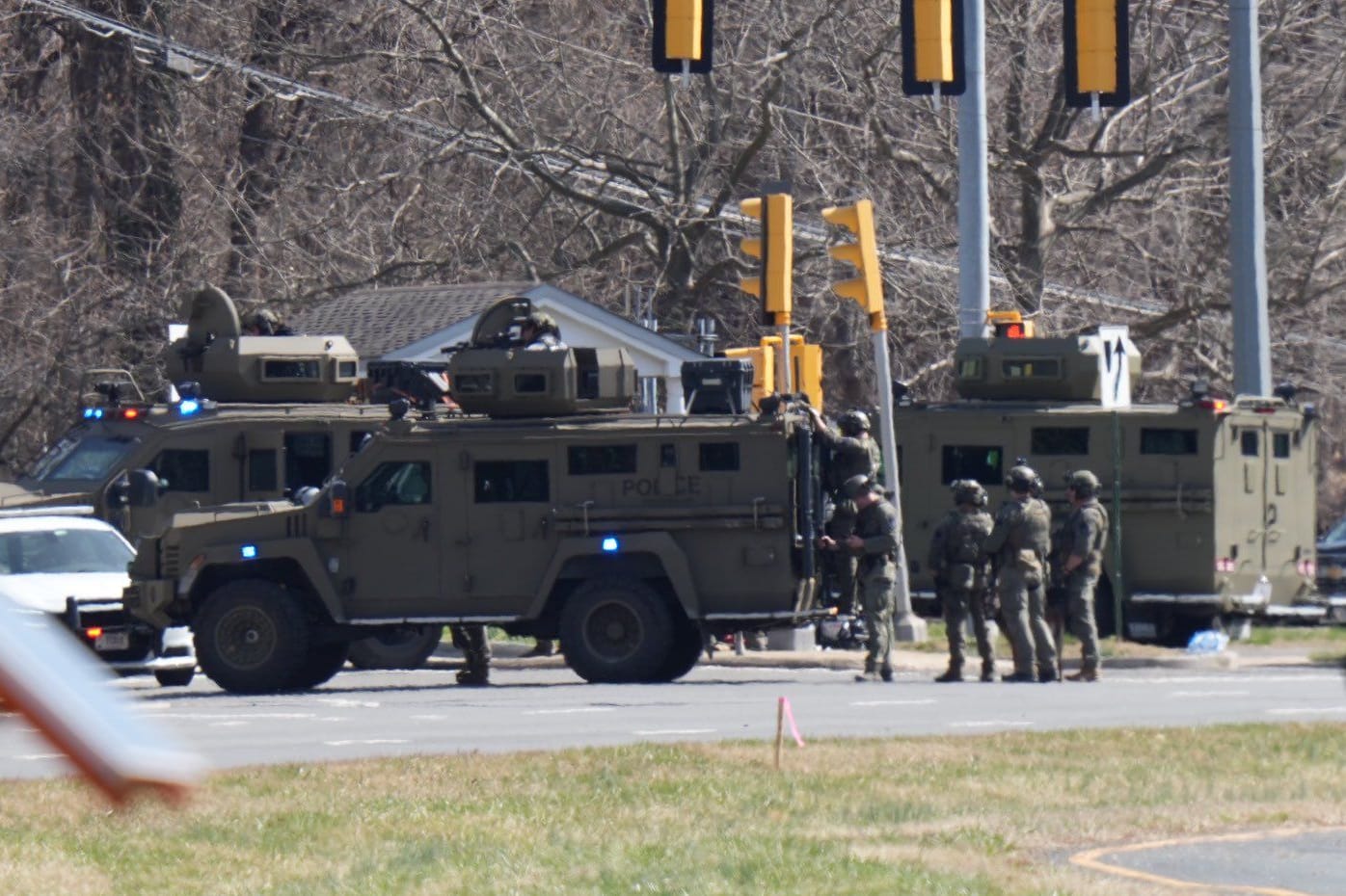 Spezialeinheiten vor dem CIA-Hauptquartier in Langley, Virginia: Ob Menschen zu Schaden gekommen sind, ist bisher nicht bekannt.