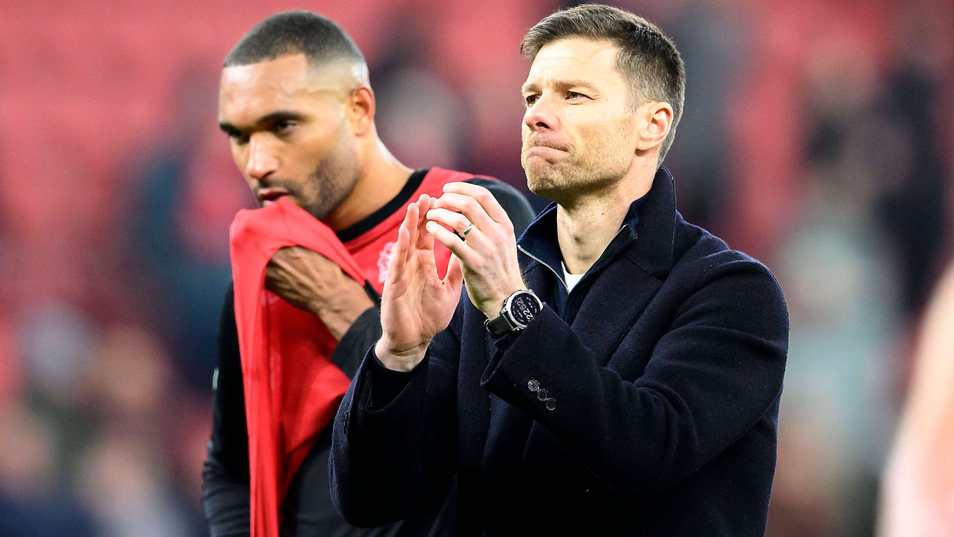 Glücklos im Achtelfinal-Rückspiel gegen die Bayern: Leverkusens Trainer Alonso und Abwehrchef Tah (v. r.).