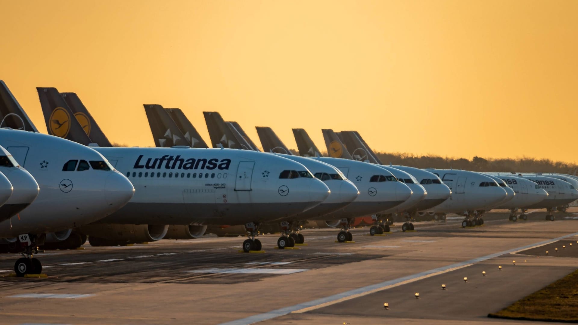 Lufthansa-Maschinen auf dem Rollfeld (Symbolbild).