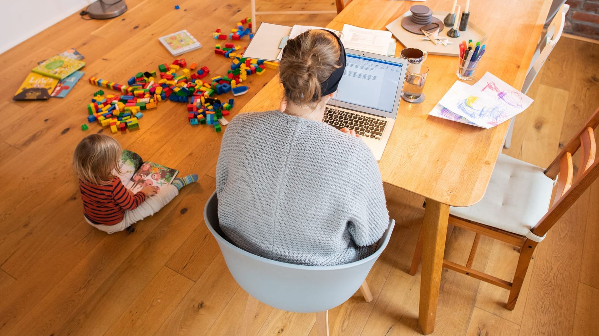 Arbeit im Homeoffice mit Familie