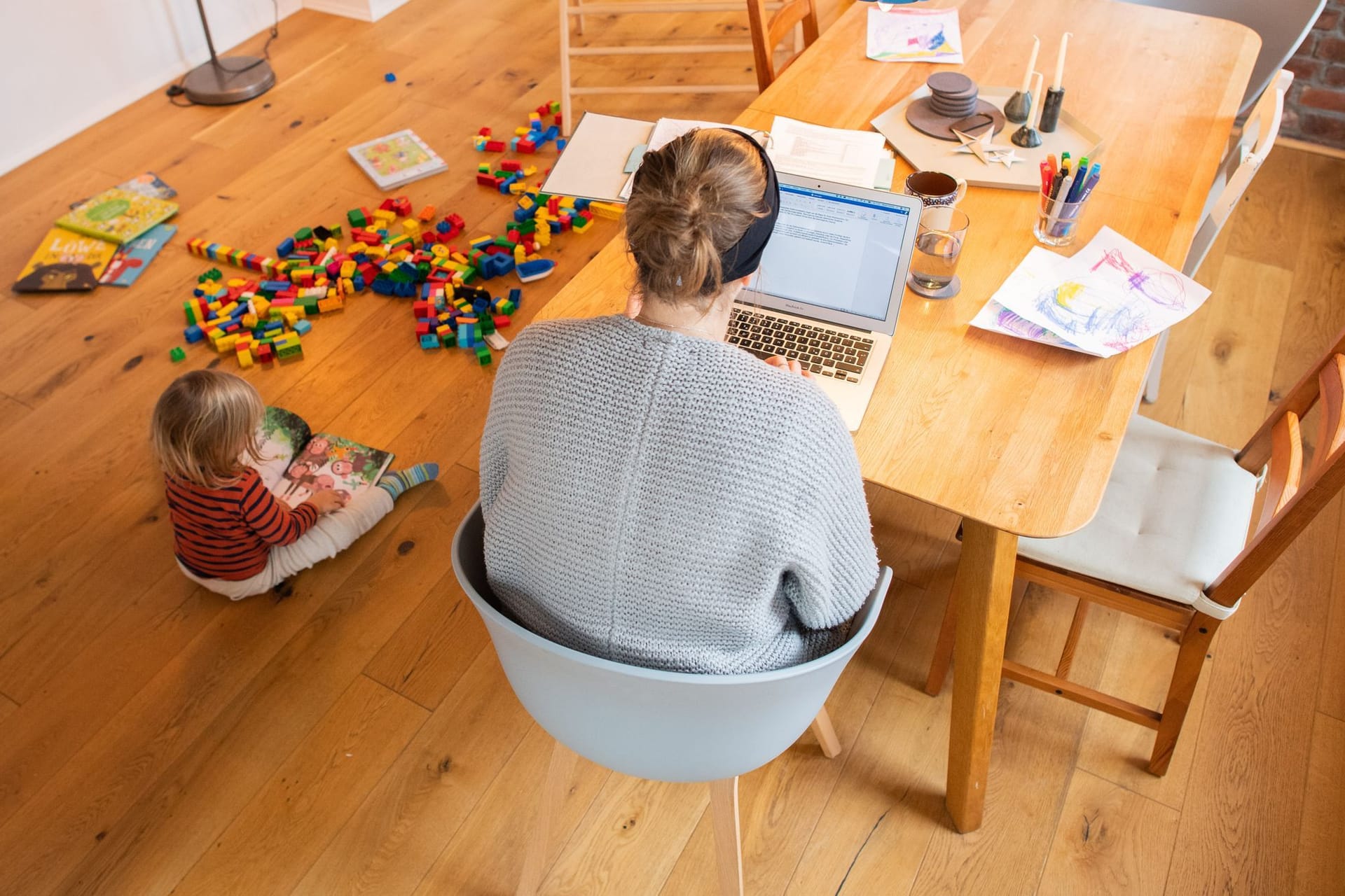 Arbeit im Homeoffice mit Familie