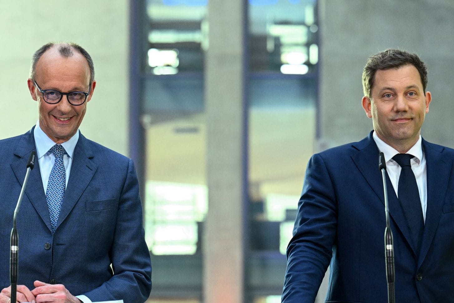 Friedrich Merz (l) und Lars Klingbeil: Ihre Parteien haben sich auf ein Sondierungspapier geeinigt.