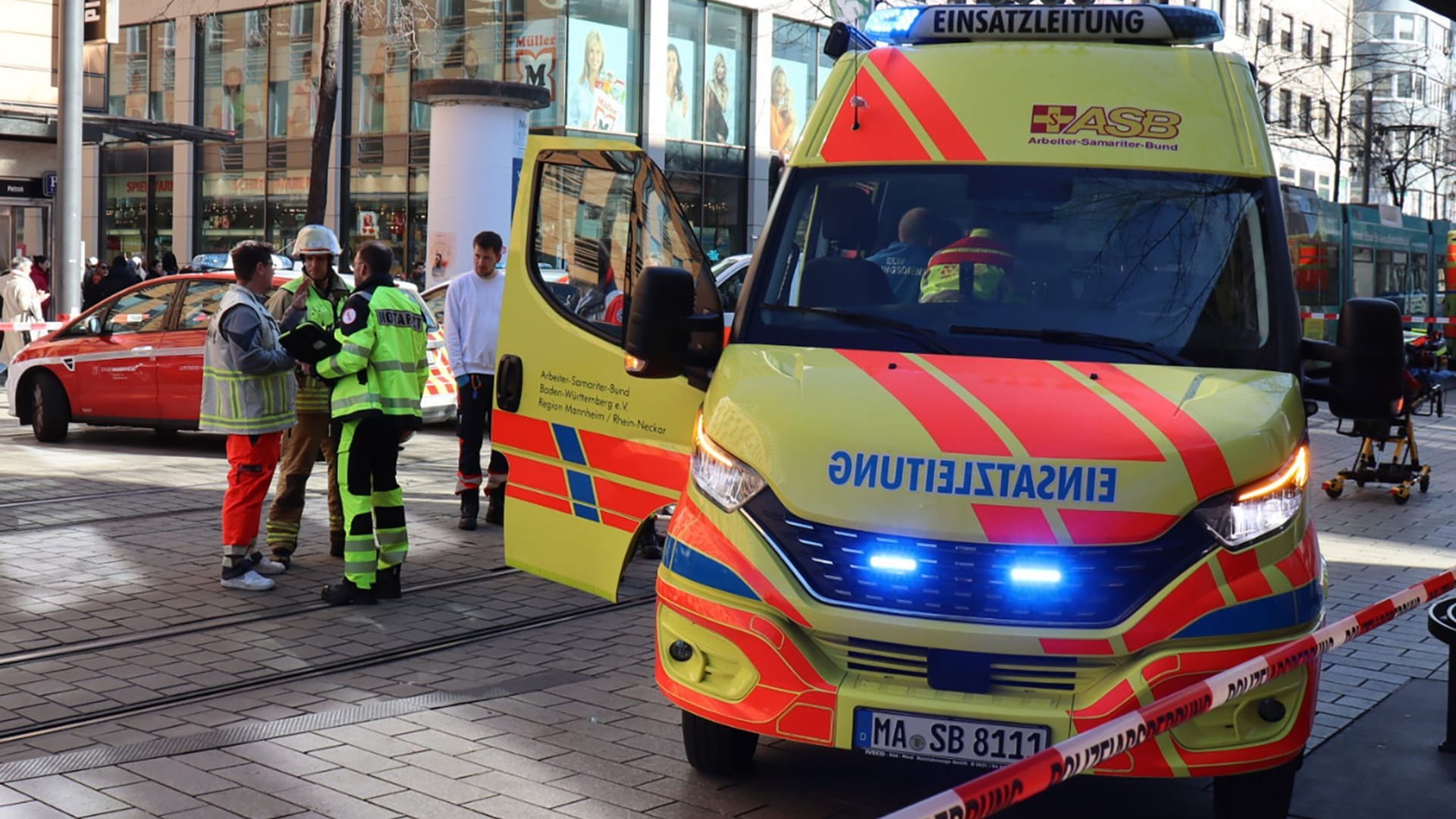 Großeinsatz in Mannheim: Zwei Menschen sind ums Leben gekommen.