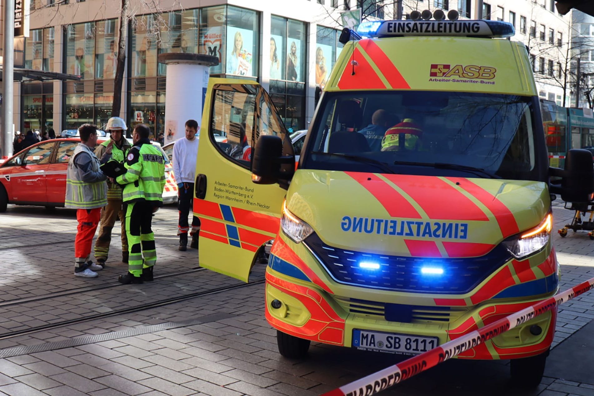 Großeinsatz in Mannheim: Zwei Menschen sind ums Leben gekommen.