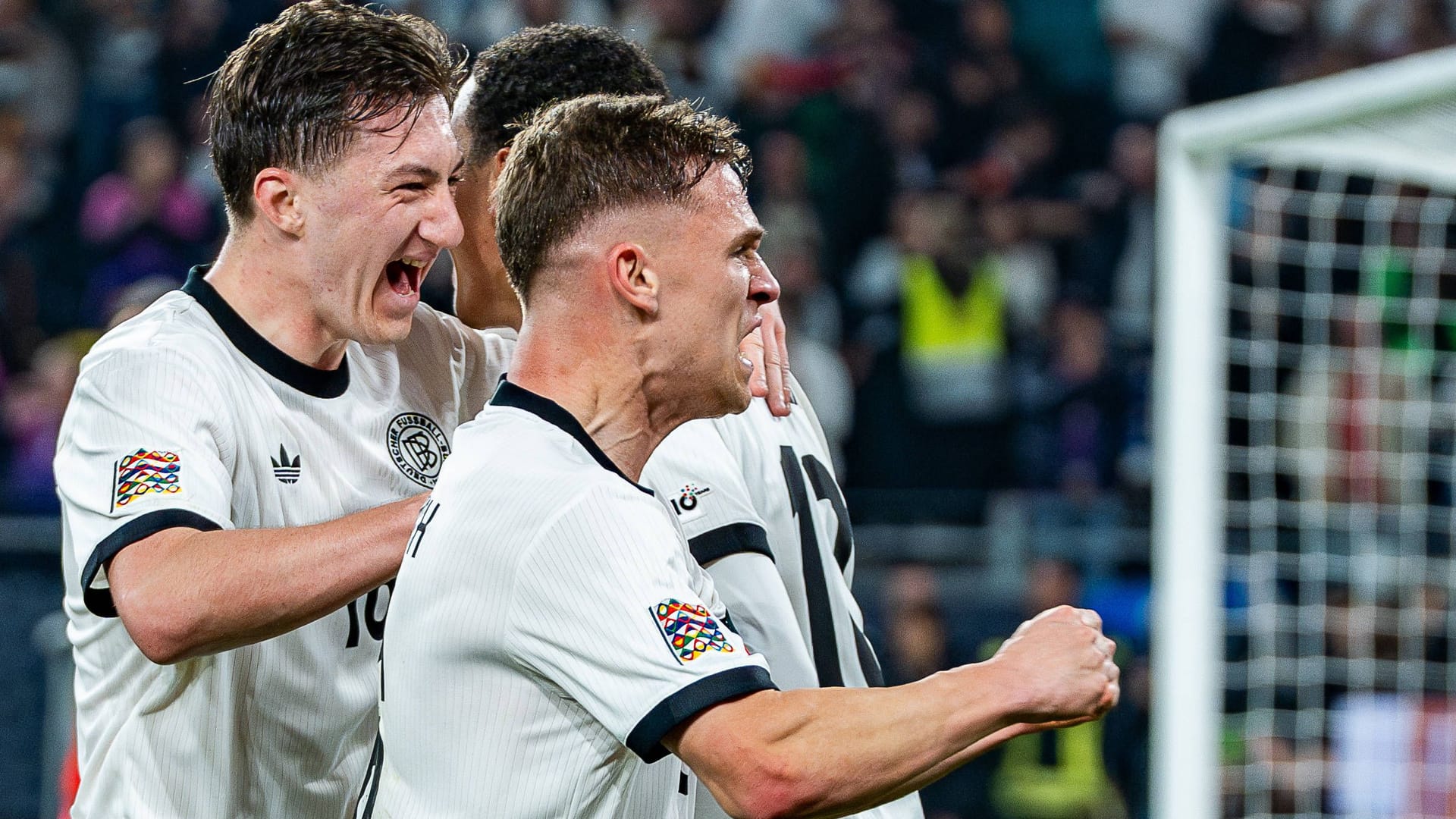 Jubel im deutschen Team: Die DFB-Auswahl setzte sich verdient gegen Italien durch.