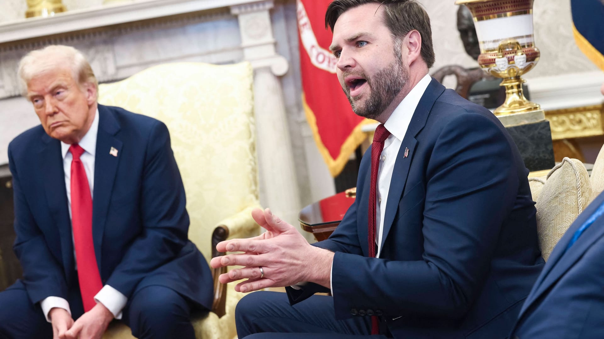 Donald Trump und sein Vize J. D. Vance (r.) bei dem Treffen mit Selenskyj im Weißen Haus.