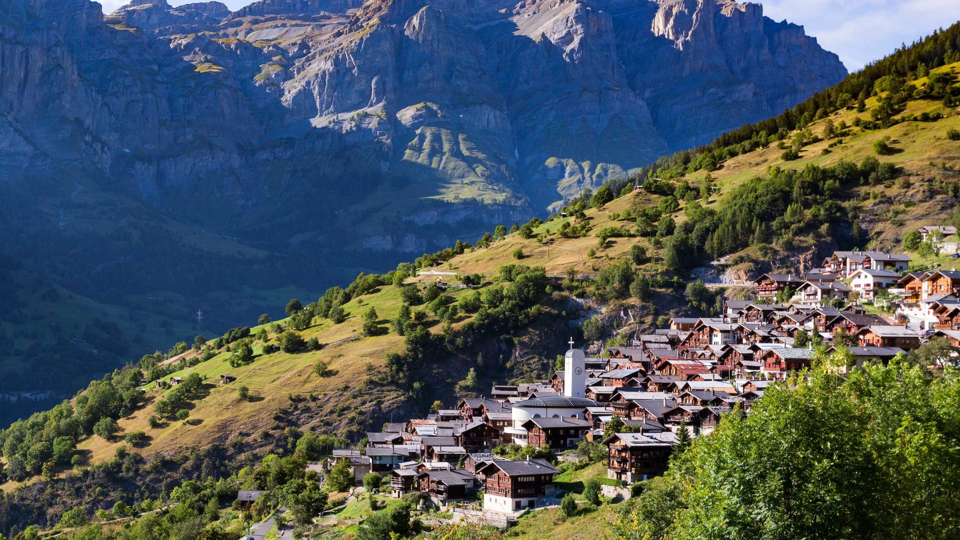 Das Alpendorf Albinen im Schweizer Kanton Wallis.