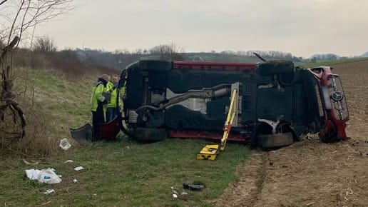 Der verunfallte Mercedes: Zwei Menschen kamen ums Leben.