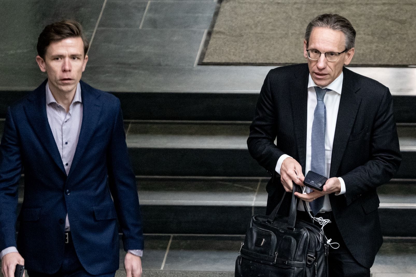 Bundesfinanzminister Jörg Kukies (SPD) auf dem Weg zu Sondierungsgesprächen zwischen Union und SPD im Bundestag.