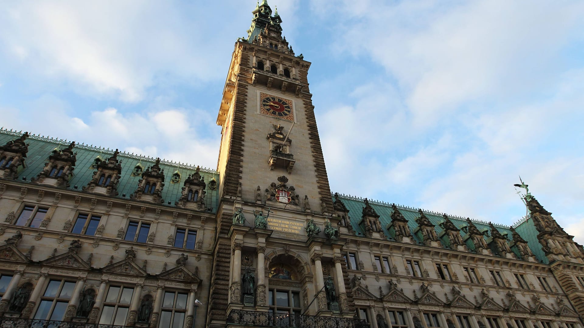 Das Hamburger Rathaus: Auch rund um den Sitz der Hamburgischen Bürgerschaft kommt es zu Einschränkungen.