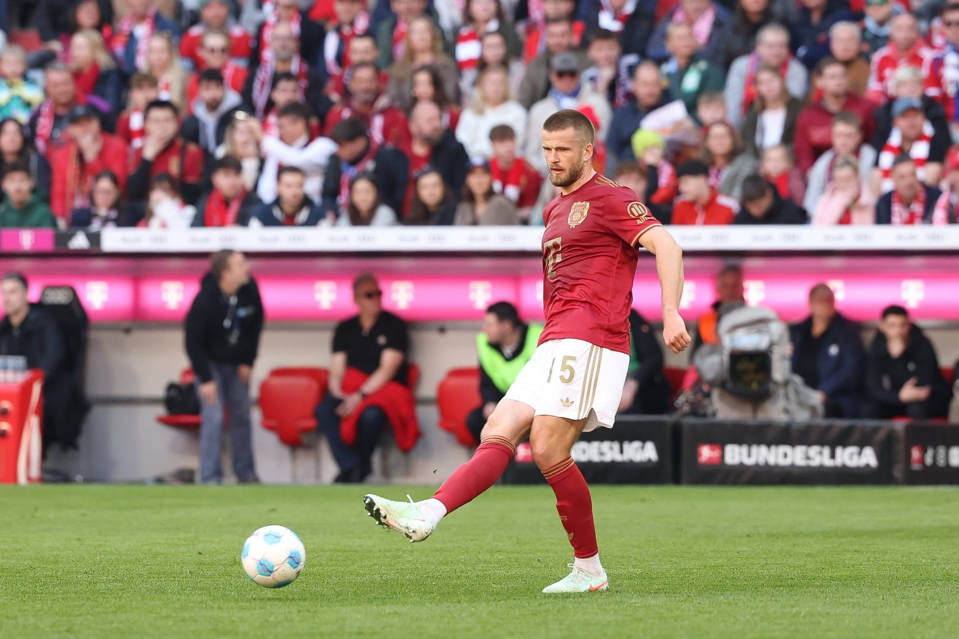 Eric Dier: Als Aushilfs-Abwehrboss gefragt. Seine Spieleröffnung war aufs Neue eine Bereicherung fürs Bayern-Spiel. Unmittelbar vorm 2:2 klärte er dann etwas zu lässig. Beim 2:3 ging der Ball direkt zwischen ihm und Goretzka durch. Durchwachsene Leistung. Note 4