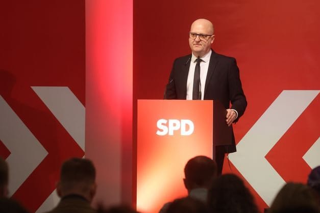 Henning Homann, Landesvorsitzender der SPD Sachsen, spricht auf der Landeswahlkonferenz der SPD Sachsen. Hier werden die Plätze der Landesliste für die Bundestagswahl 2025 gewählt. (zu dpa: «SPD-Chef Homann fordert zwei Ostdeutsche in Bundesregierung»)