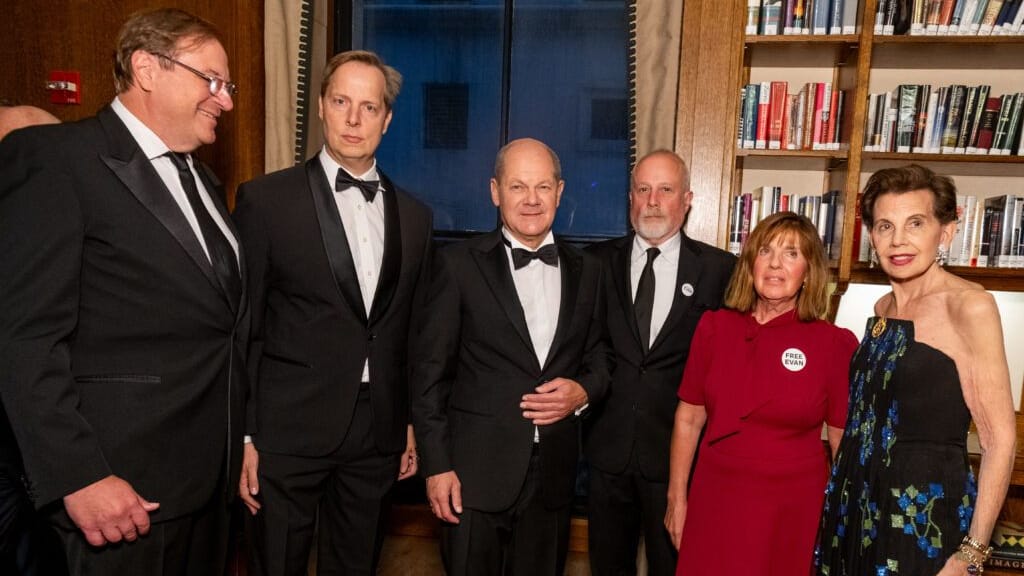 Treffen in New York, September 2023: Bundeskanzler Olaf Scholz (M.) mit Gershkovichs Eltern.