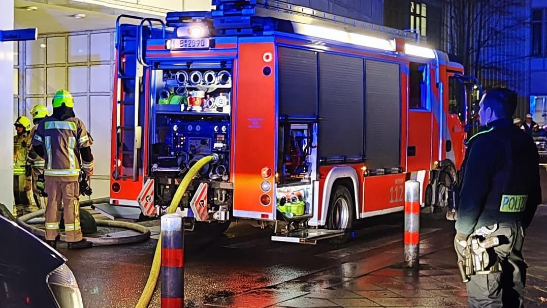 Bei einem Brand in einem Krankenhaus in Neukölln mussten 24 Personen evakuiert werden.