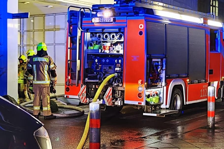 Bei einem Brand in einem Krankenhaus in Neukölln mussten 24 Personen evakuiert werden.