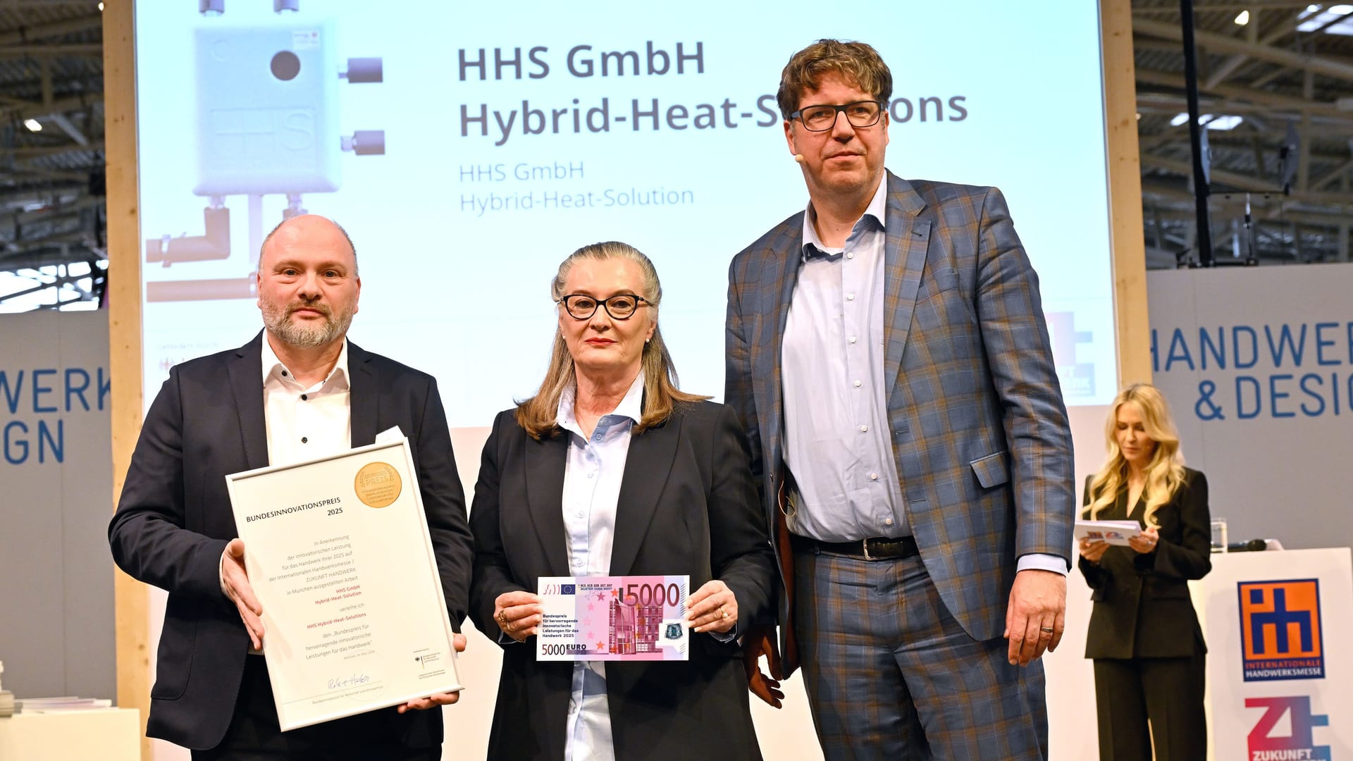 Peter Brecklinghaus (l.) ist auf der Internationalen Handwerksmesse in München mit dem Bundesinnovationspreis 2025 ausgezeichnet worden.