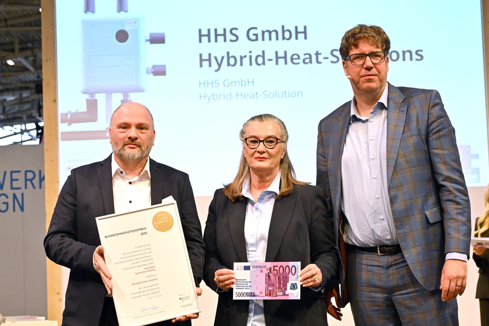 Peter Brecklinghaus (l.) ist auf der Internationalen Handwerksmesse in München mit dem Bundesinnovationspreis 2025 ausgezeichnet worden.