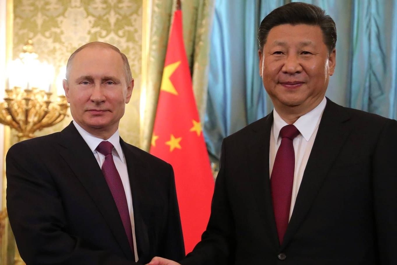 Wladimir Putin (l) und Xi Jinping: Russland will den Verkauf chinesischer Autos ins Land unterbinden.