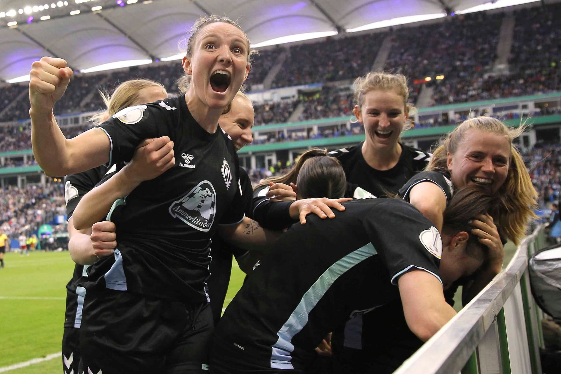 Unbändiger Jubel: Werder Bremen steht im DFB-Pokal-Finale der Frauen.