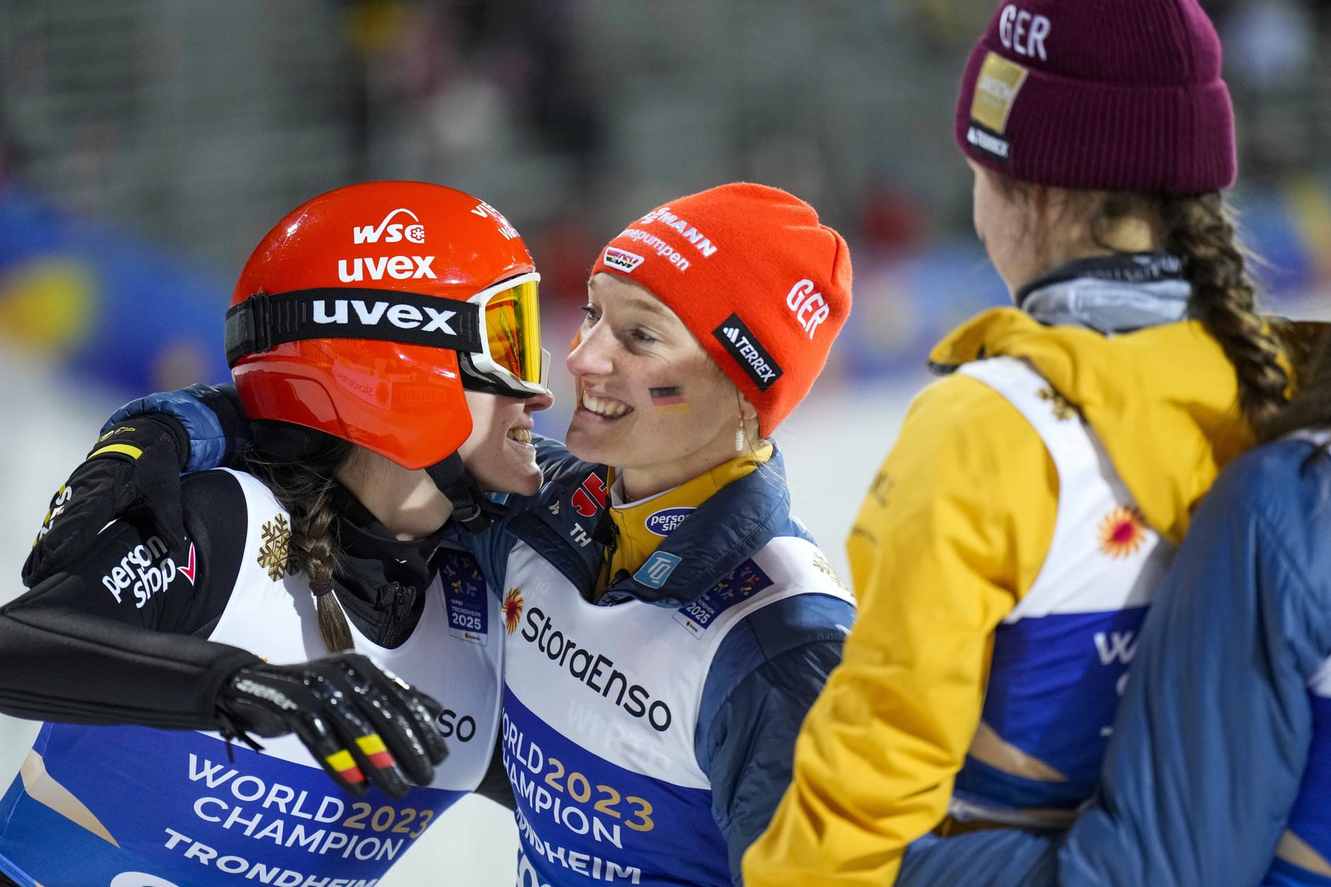 Überglücklich: Das deutsche Team um Juliane Seyfarth, Katharina Schmid, Agnes Reisch und Selina Freitag (v. li.).