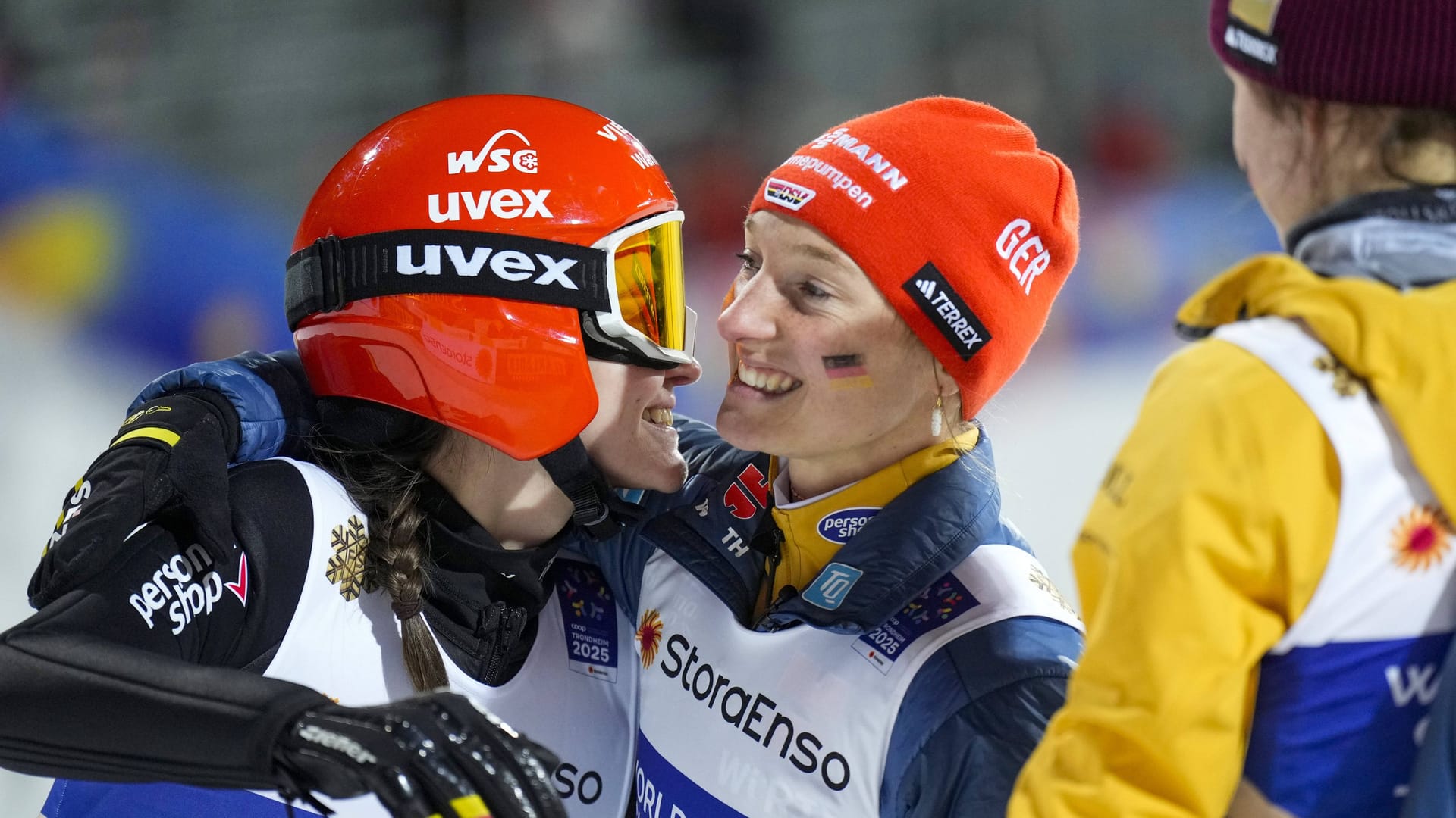 Überglücklich: Das deutsche Team um Juliane Seyfarth, Katharina Schmid, Agnes Reisch und Selina Freitag (v. li.).