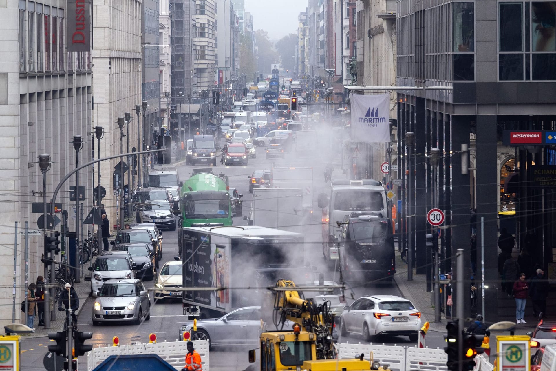 Stau in der Friedrichstraße