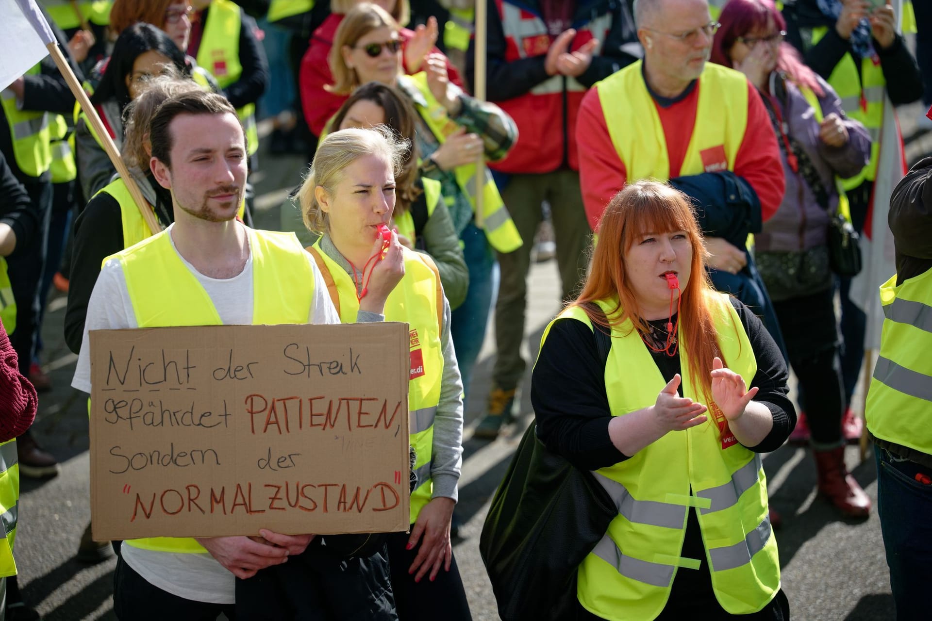 Warnstreik in Kliniken und Pflegeheimen - Köln