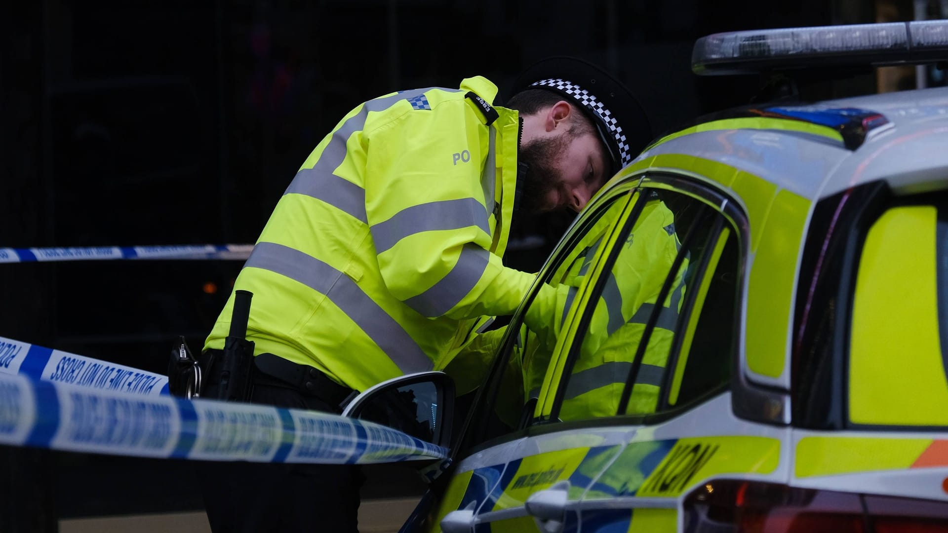 Die Polizei sperrt eine Straße in London (Symbolbild): Das Opfer starb am Tag nach der Attacke.