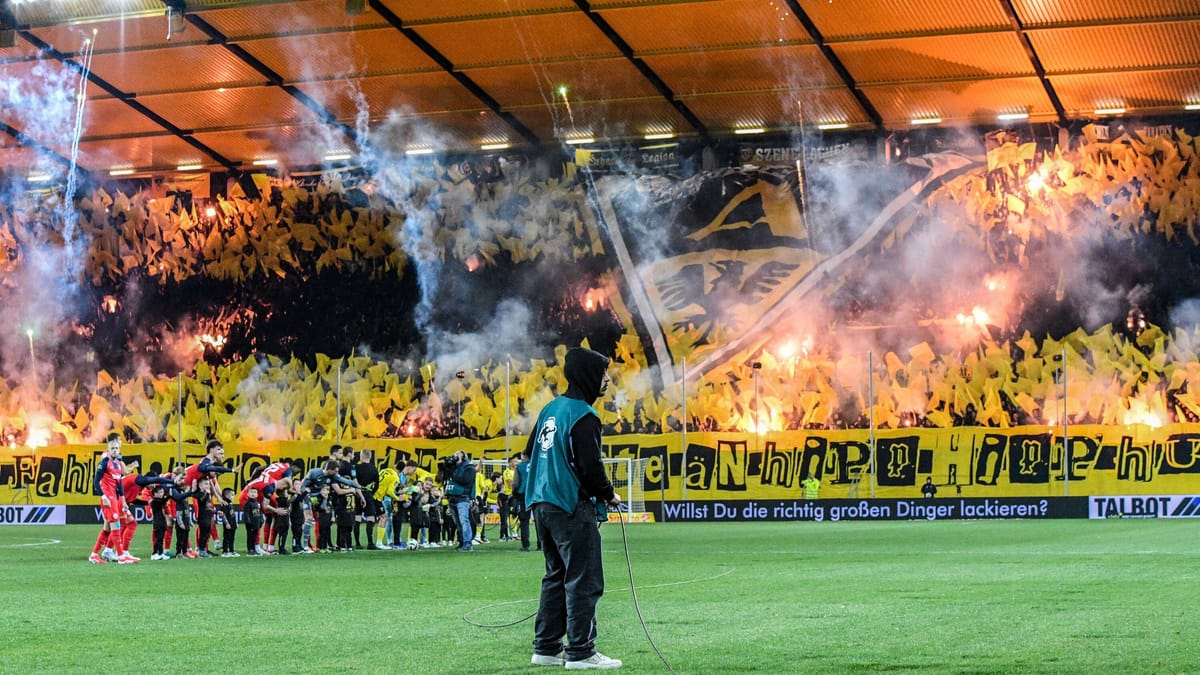 Aachen: Hansa-Rostock-Fans verwüsten Tivoli – Zerstörung und Vandalismus