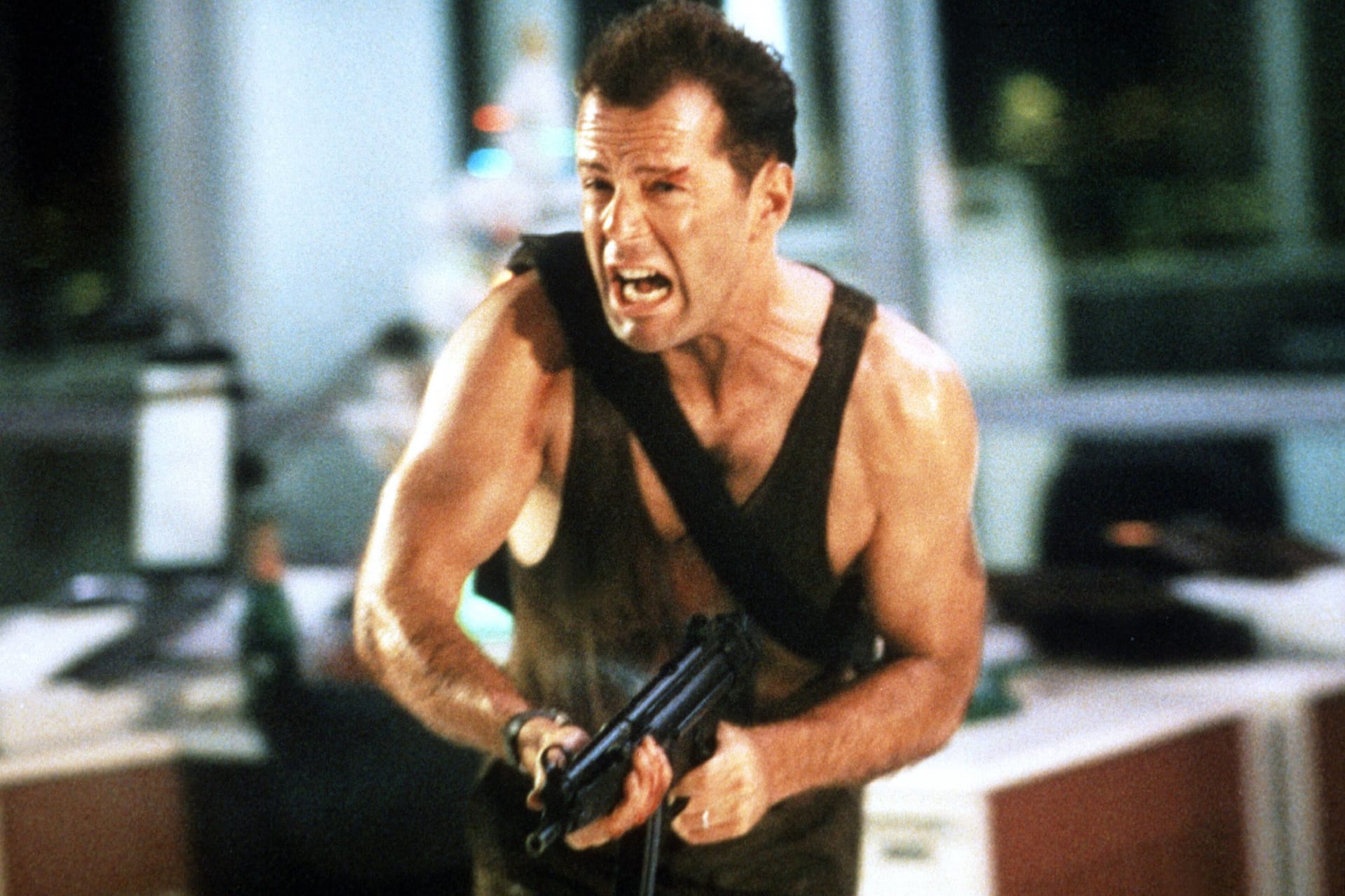 "Stirb langsam" (1988): Als John McClane wurde Willis endgültig zum Star. Es folgten vier weitere Filme der "Die Hard"-Reihe.